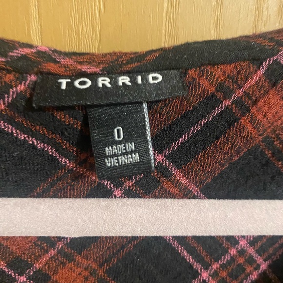 Torrid Top Babydoll Black Red Flannel Gauze Smocked Tie Crinkle Womens Size 0x - Picture 3 of 4
